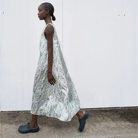 ZARA SATIN V-NECK STRAPPY FLORAL PRINTED FLOWY DRESS - Picture 4 of 7